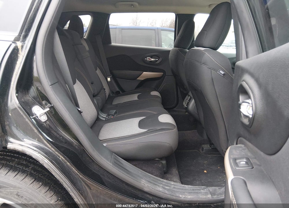 2018 JEEP CHEROKEE LATITUDE 4X4 VIN: 1C4PJMCB4JD561134