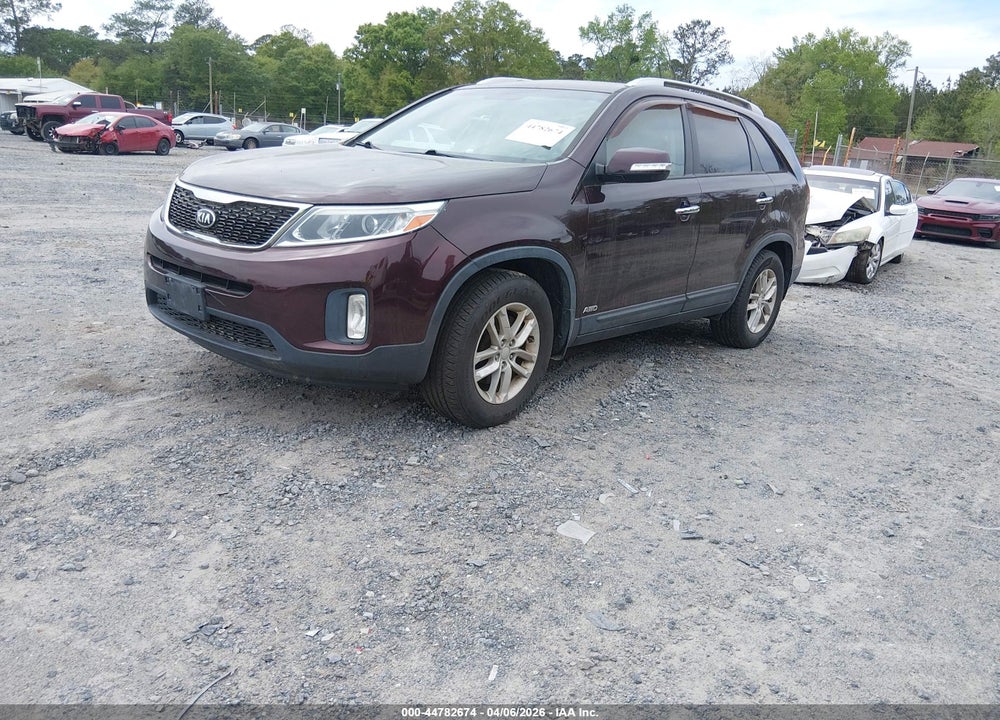2015 KIA SORENTO LX VIN: 5XYKTCA64FG652871