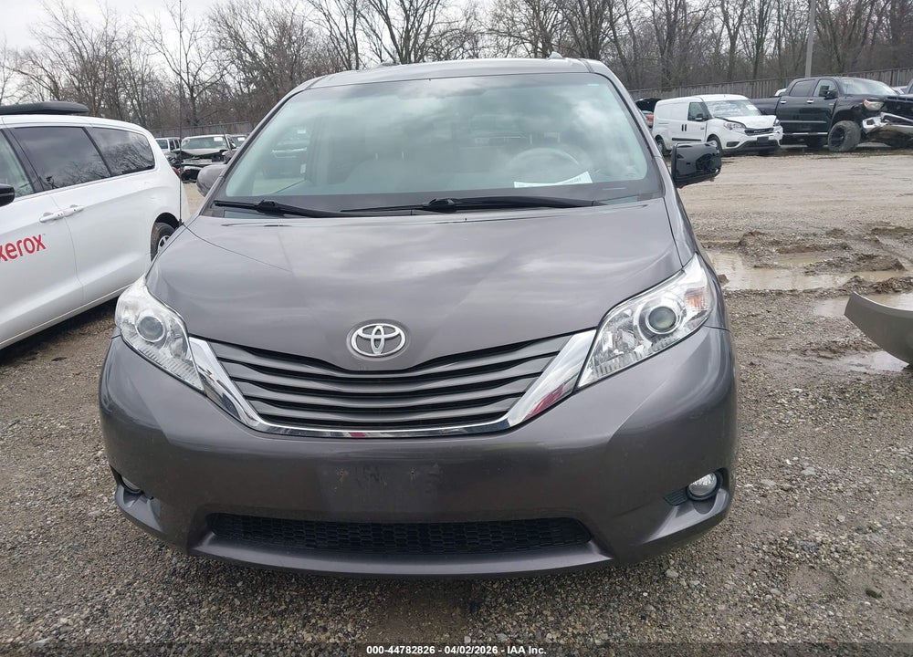 2013 TOYOTA SIENNA XLE V6 8 PASSENGER VIN: 5TDYK3DC5DS368471
