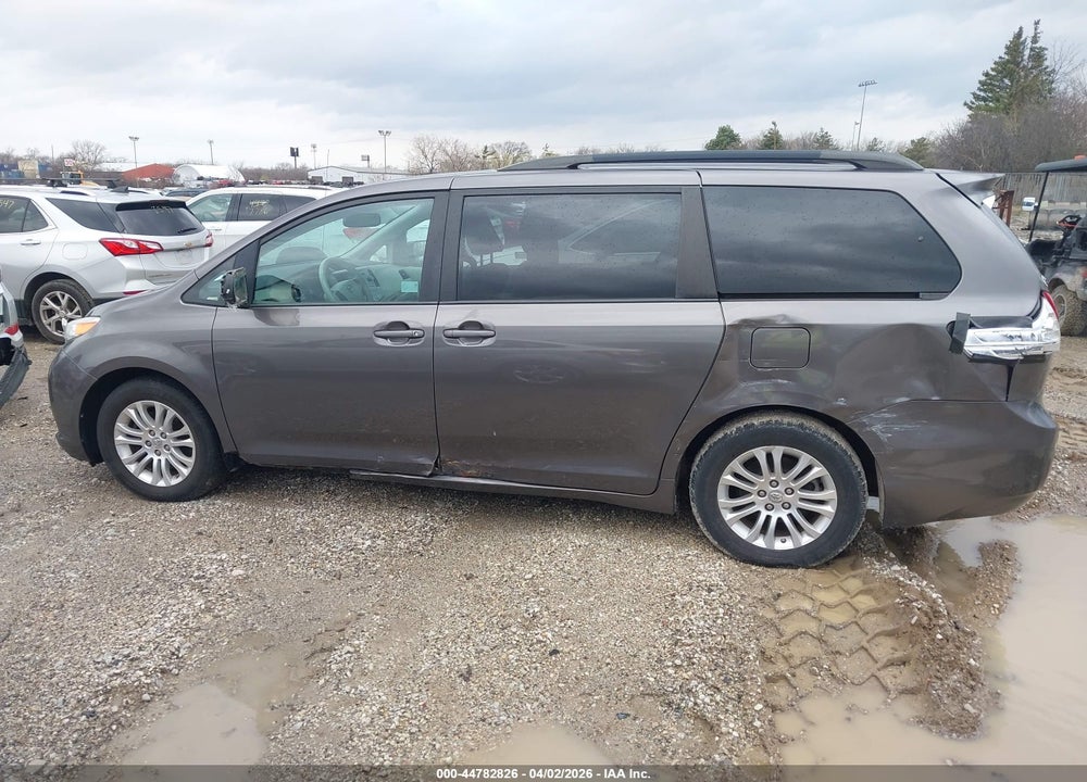 2013 TOYOTA SIENNA XLE V6 8 PASSENGER VIN: 5TDYK3DC5DS368471