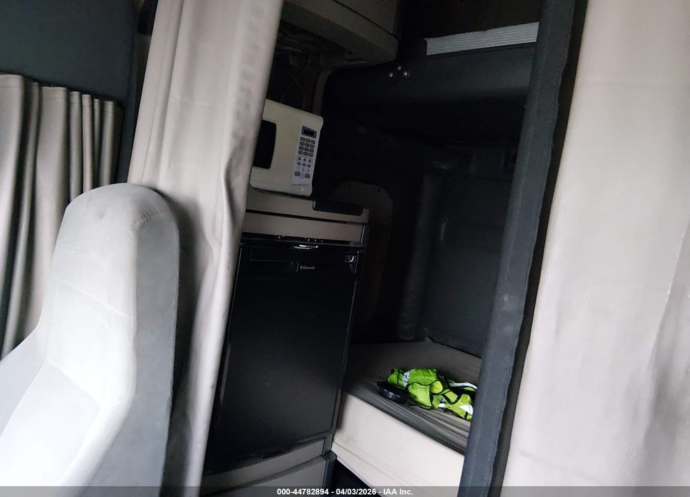 2015 FREIGHTLINER CASCADIA 125 VIN: 3AKJGLDV6FSGG7276