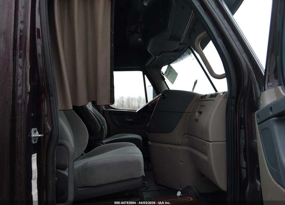 2015 FREIGHTLINER CASCADIA 125 VIN: 3AKJGLDV6FSGG7276