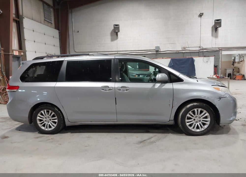 2011 TOYOTA SIENNA XLE V6 VIN: 5TDYK3DC4BS027883