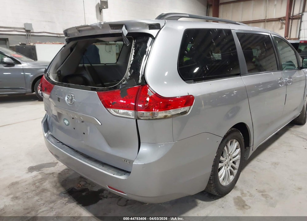 2011 TOYOTA SIENNA XLE V6 VIN: 5TDYK3DC4BS027883