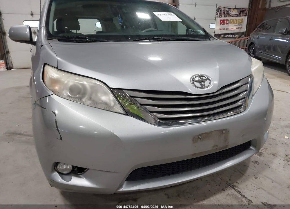 2011 TOYOTA SIENNA XLE V6 VIN: 5TDYK3DC4BS027883