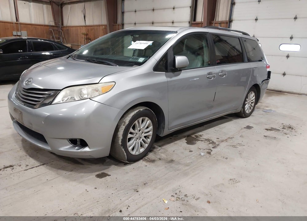 2011 TOYOTA SIENNA XLE V6 VIN: 5TDYK3DC4BS027883