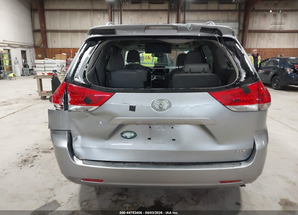 2011 TOYOTA SIENNA XLE V6 VIN: 5TDYK3DC4BS027883
