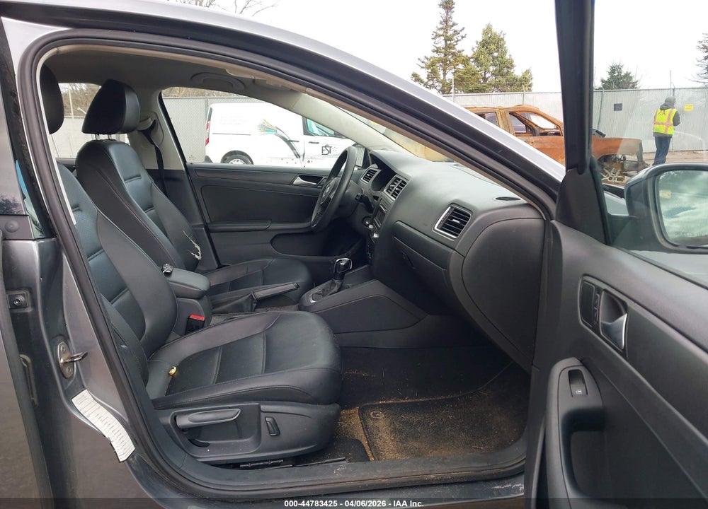 2014 VOLKSWAGEN JETTA 1.8T SE VIN: 3VWD17AJ3EM230227