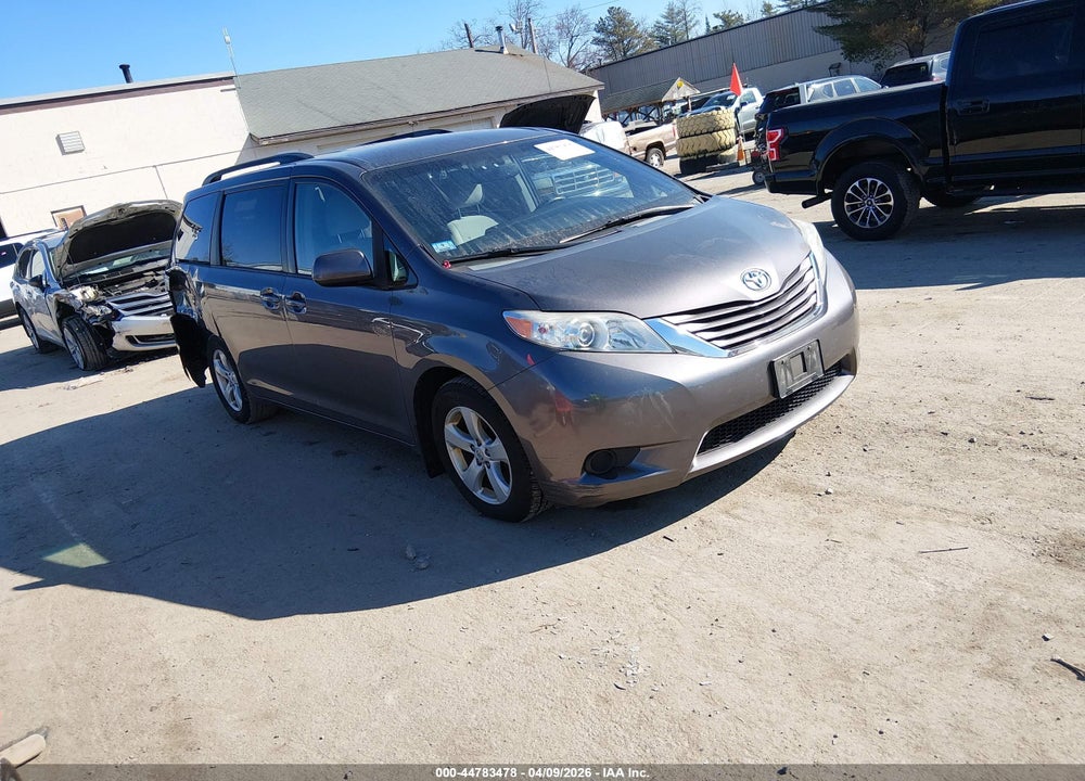 2015 TOYOTA SIENNA LE 8 PASSENGER VIN: 5TDKK3DC5FS678970