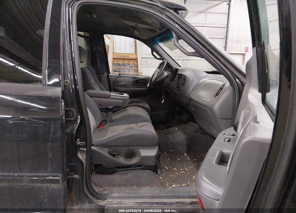 2002 FORD F-150 LARIAT/XLT VIN: 1FTRW08L82KA99212