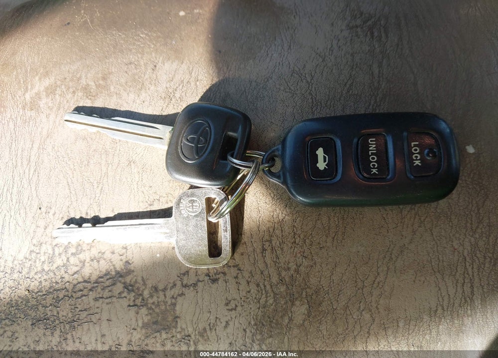 2004 TOYOTA CAMRY LE VIN: 4T1BE32K24U279553