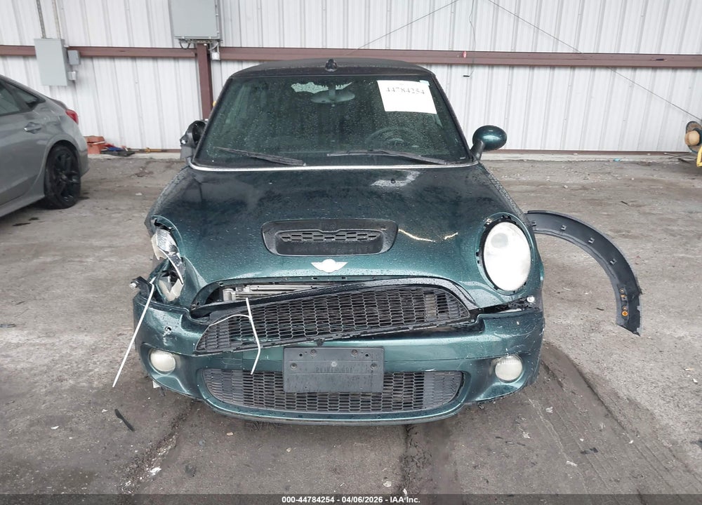 2009 MINI COOPER S VIN: WMWMS335X9TG89240