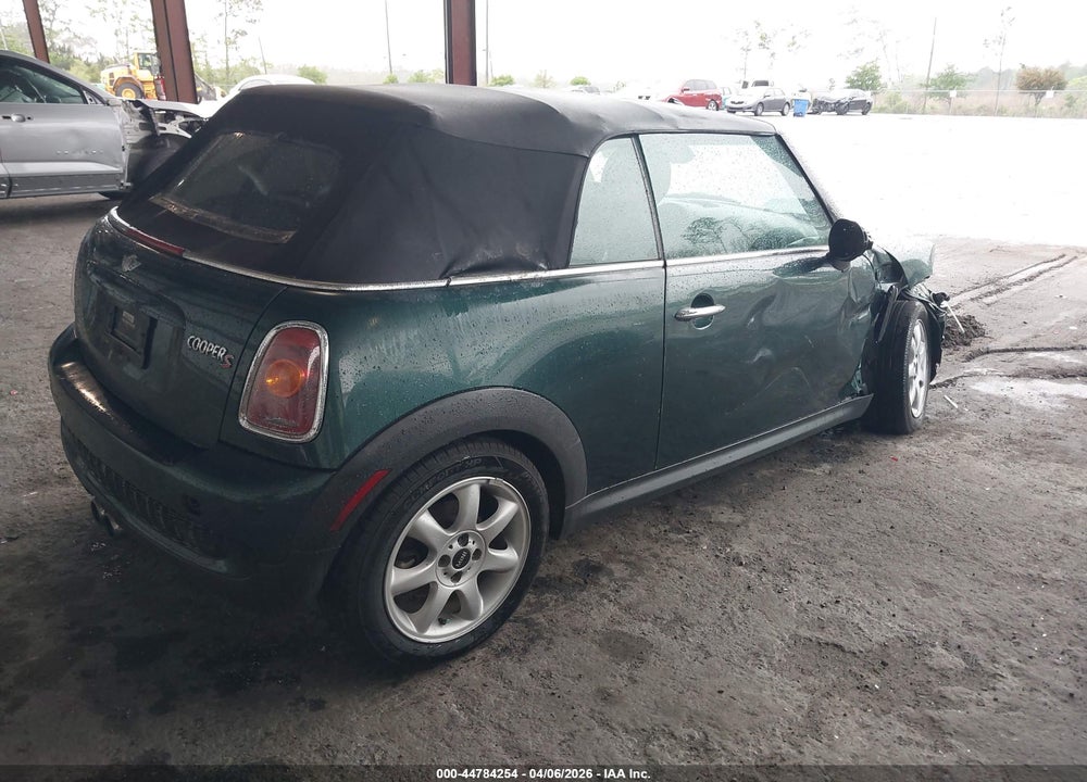 2009 MINI COOPER S VIN: WMWMS335X9TG89240