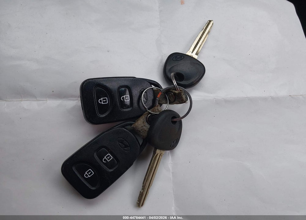 2010 HYUNDAI TUCSON GLS VIN: KM8JUCAC8AU021588