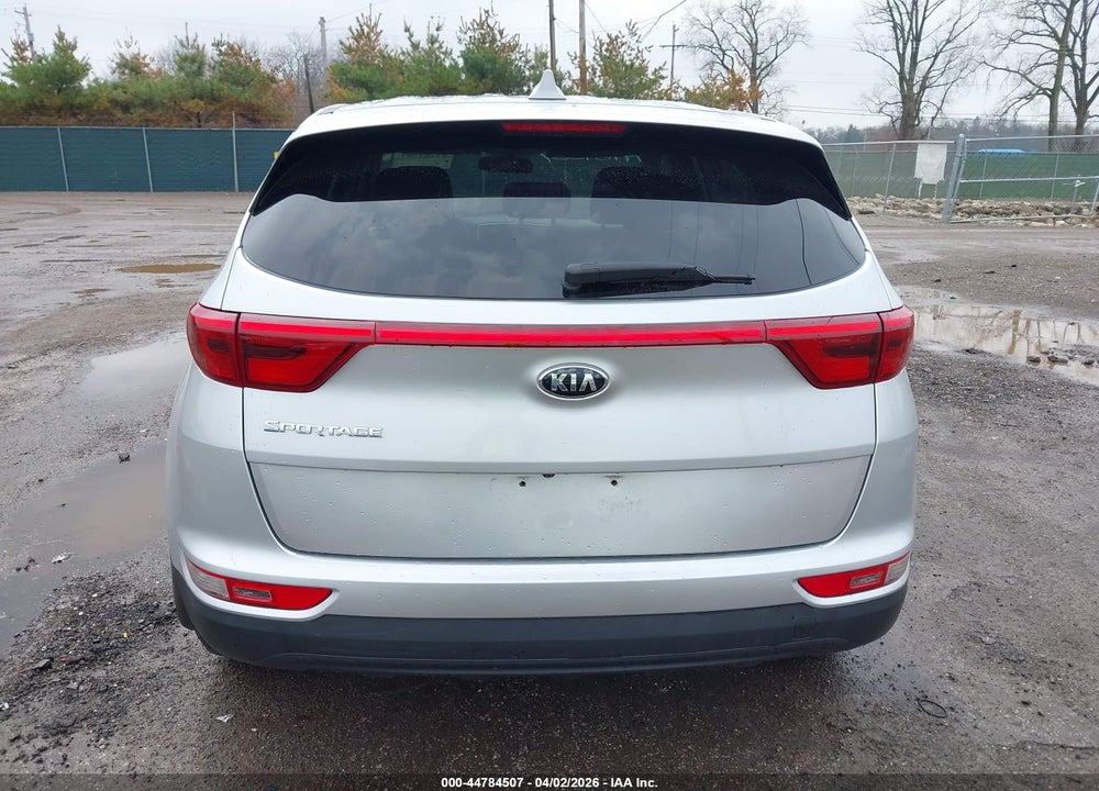 2018 KIA SPORTAGE LX VIN: KNDPMCAC9J7449666