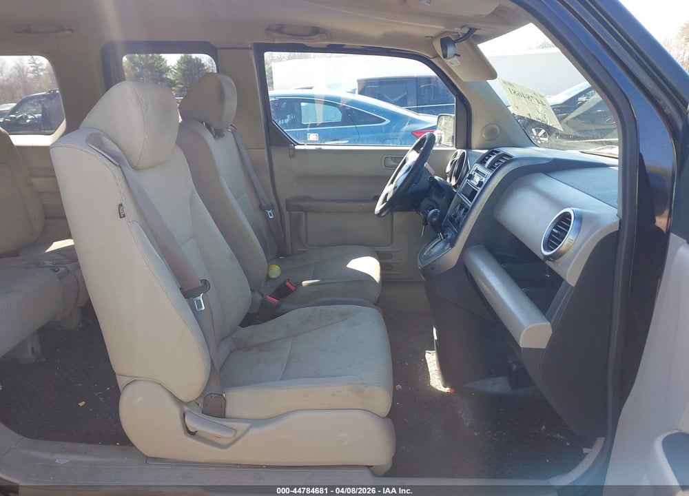2011 HONDA ELEMENT LX VIN: 5J6YH2H36BL007178