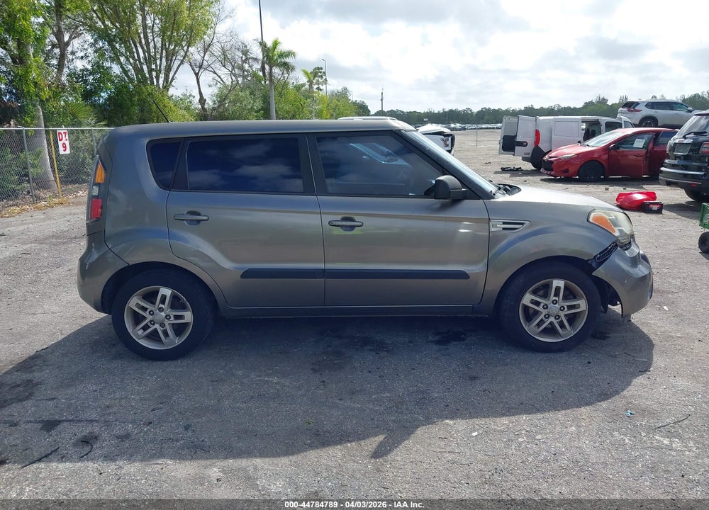 2011 KIA SOUL + VIN: KNDJT2A28B7271311