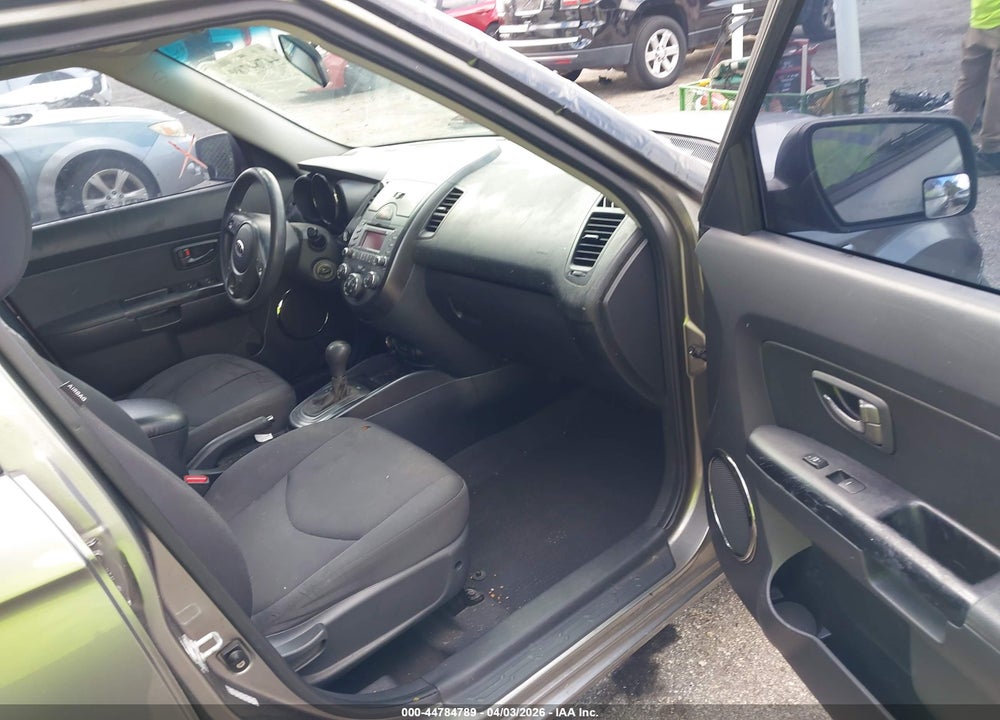 2011 KIA SOUL + VIN: KNDJT2A28B7271311