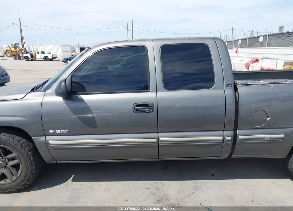 2001 CHEVROLET SILVERADO 1500 LS VIN: 2GCEC19TX11126064