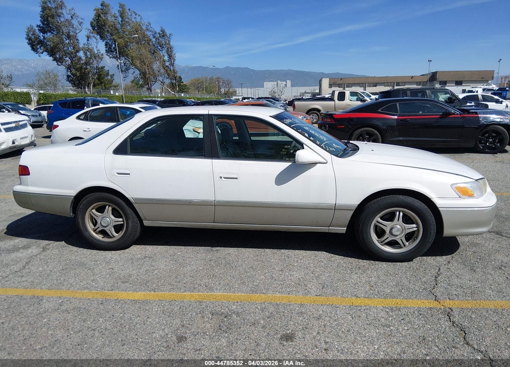 2000 TOYOTA CAMRY LE VIN: JT2BG22K2Y0418885
