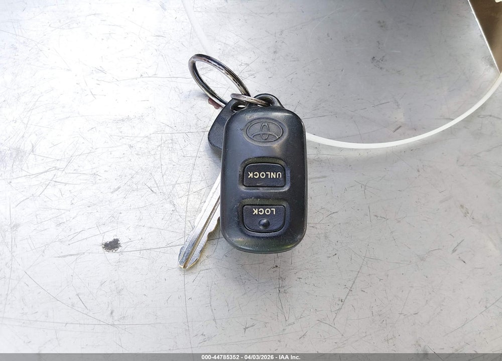 2000 TOYOTA CAMRY LE VIN: JT2BG22K2Y0418885