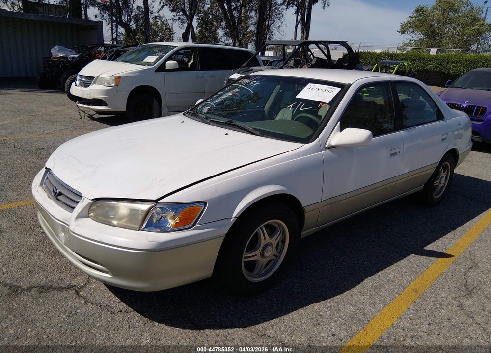 2000 TOYOTA CAMRY LE VIN: JT2BG22K2Y0418885