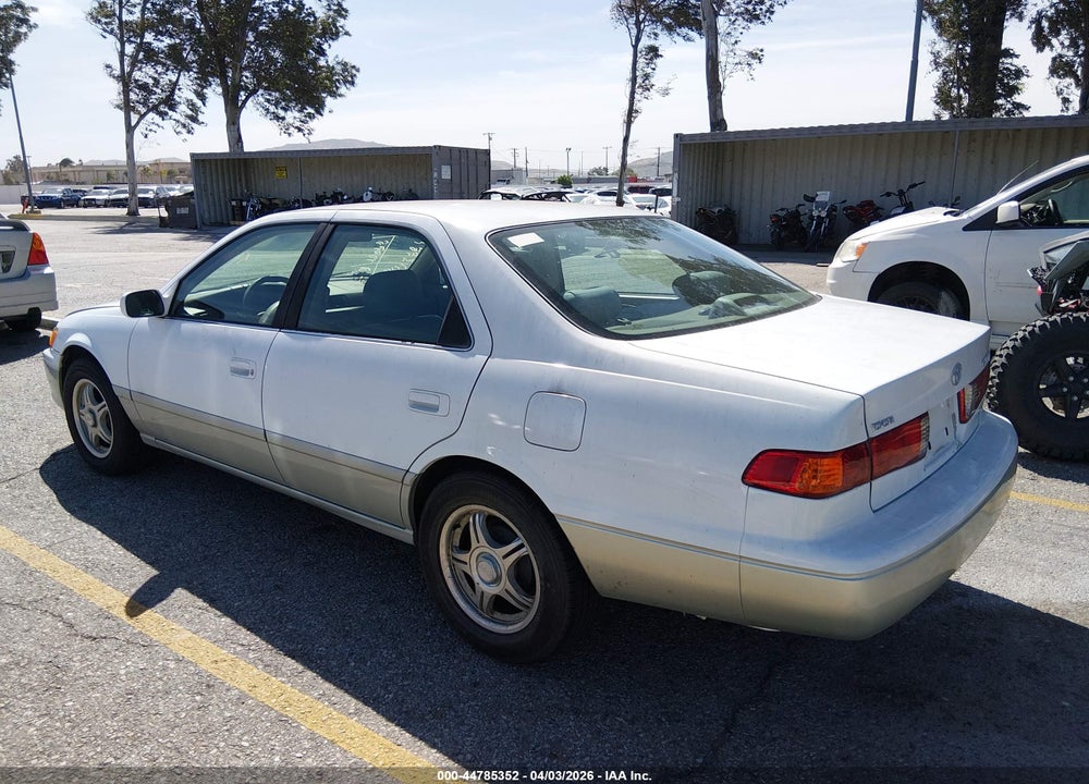 2000 TOYOTA CAMRY LE VIN: JT2BG22K2Y0418885