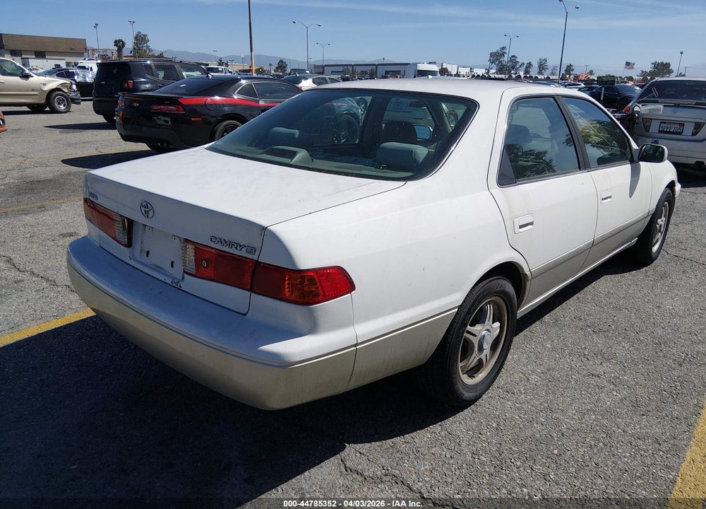 2000 TOYOTA CAMRY LE VIN: JT2BG22K2Y0418885