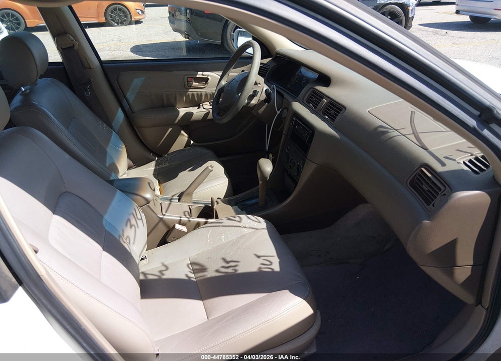 2000 TOYOTA CAMRY LE VIN: JT2BG22K2Y0418885