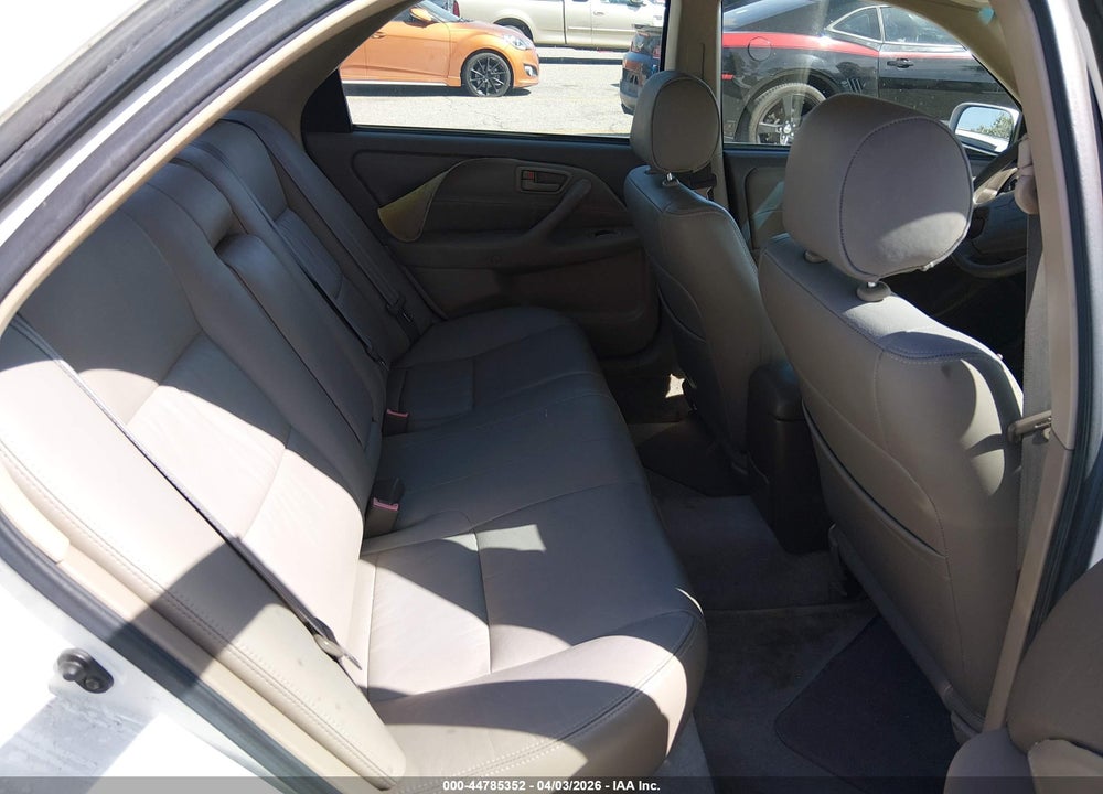2000 TOYOTA CAMRY LE VIN: JT2BG22K2Y0418885