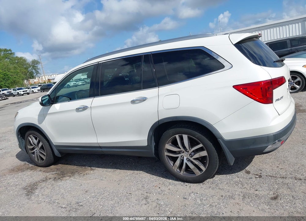 2017 HONDA PILOT TOURING VIN: 5FNYF5H95HB029699