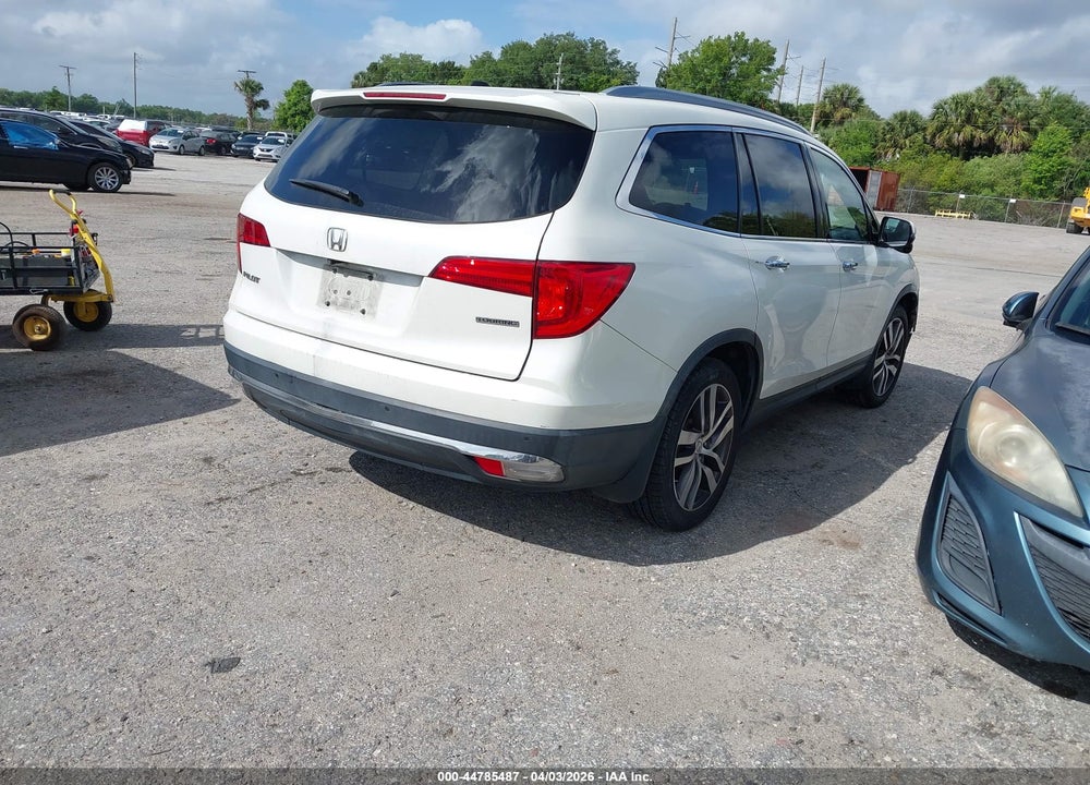 2017 HONDA PILOT TOURING VIN: 5FNYF5H95HB029699