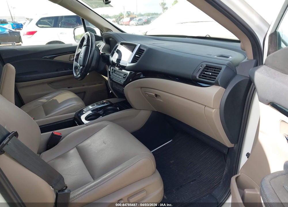 2017 HONDA PILOT TOURING VIN: 5FNYF5H95HB029699