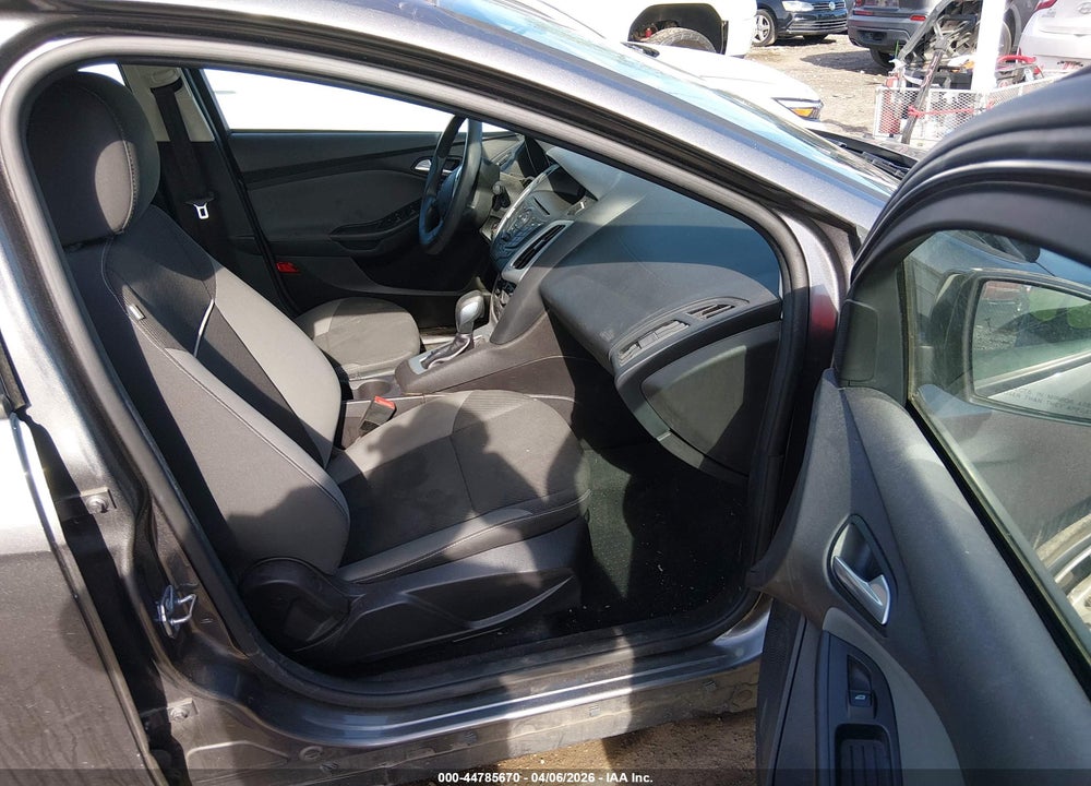 2014 FORD FOCUS SE VIN: 1FADP3F24EL438927