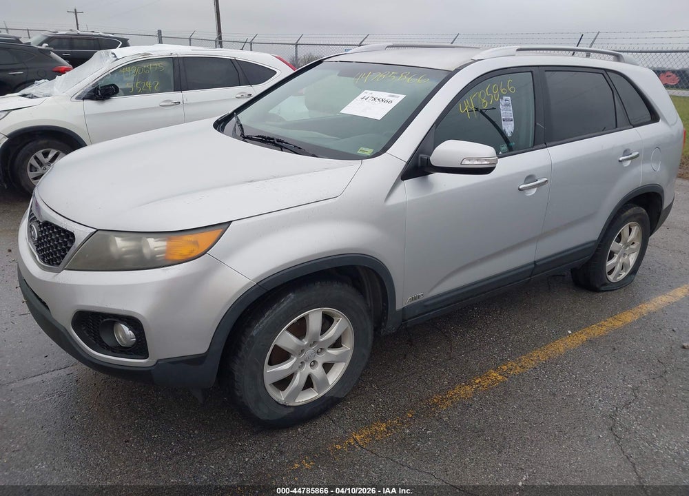 2011 KIA SORENTO LX VIN: 5XYKTCA13BG033161