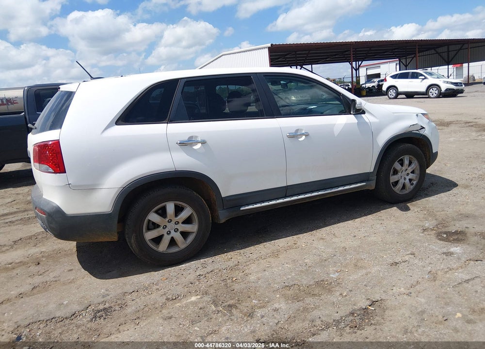 2011 KIA SORENTO LX VIN: 5XYKT3A1XBG160618