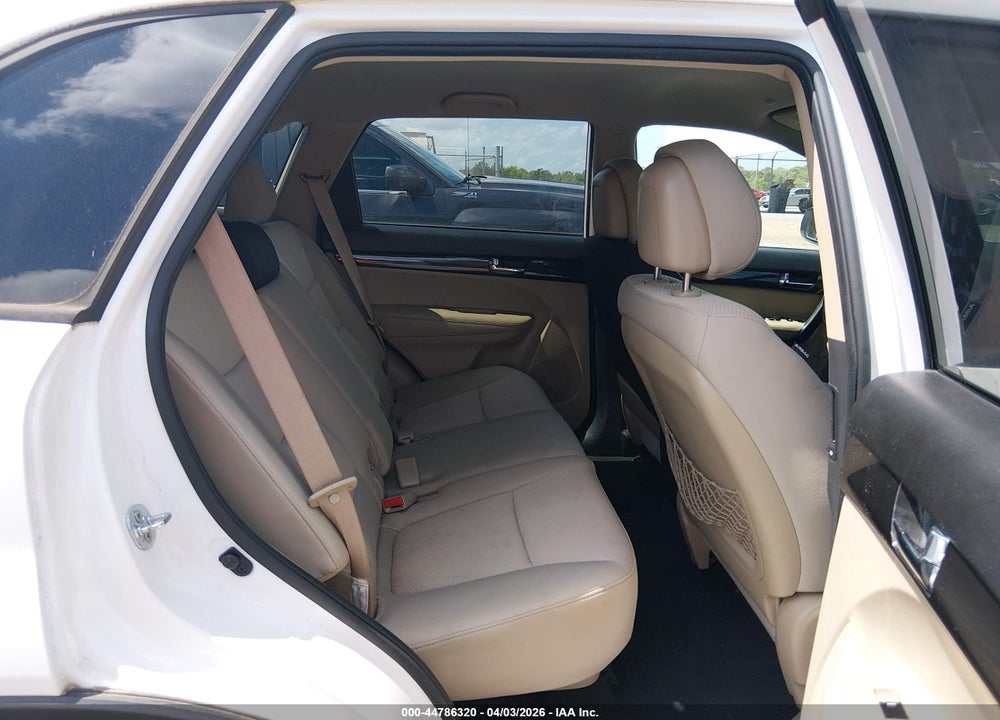 2011 KIA SORENTO LX VIN: 5XYKT3A1XBG160618