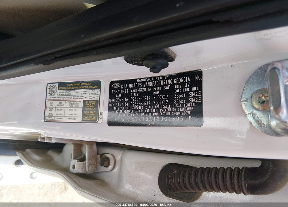 2011 KIA SORENTO LX VIN: 5XYKT3A1XBG160618