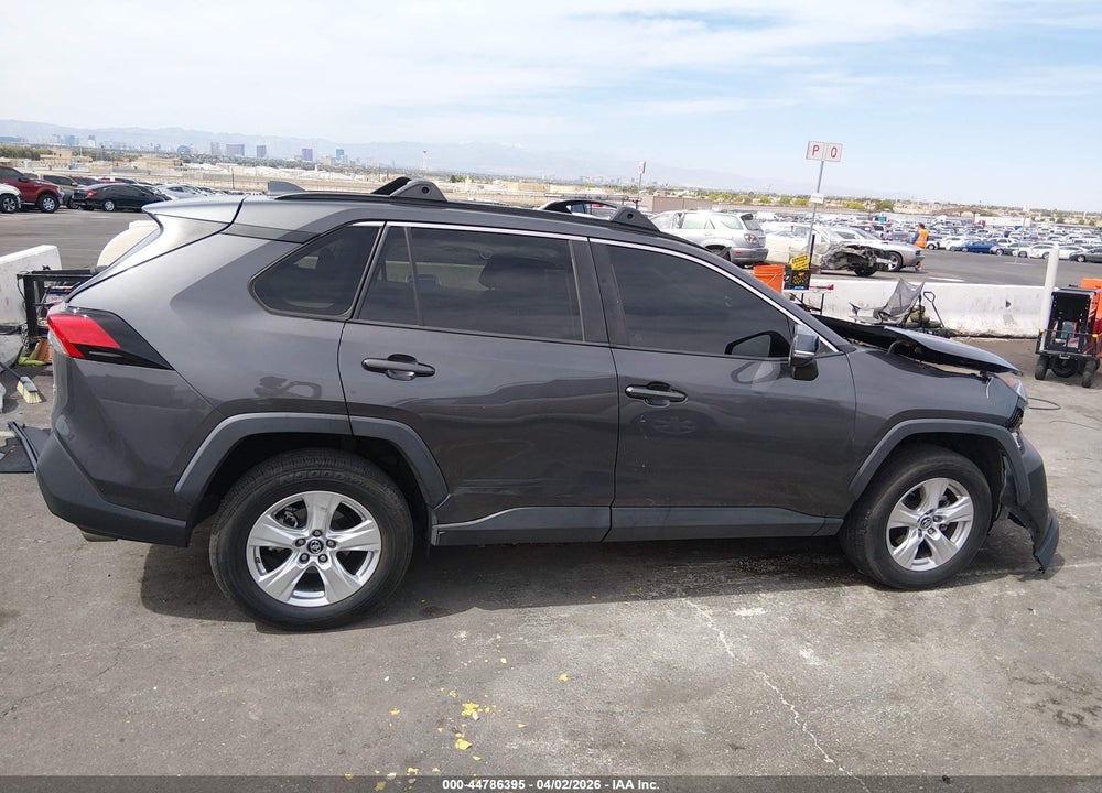 2019 TOYOTA RAV4 XLE VIN: 2T3W1RFV3KW030400