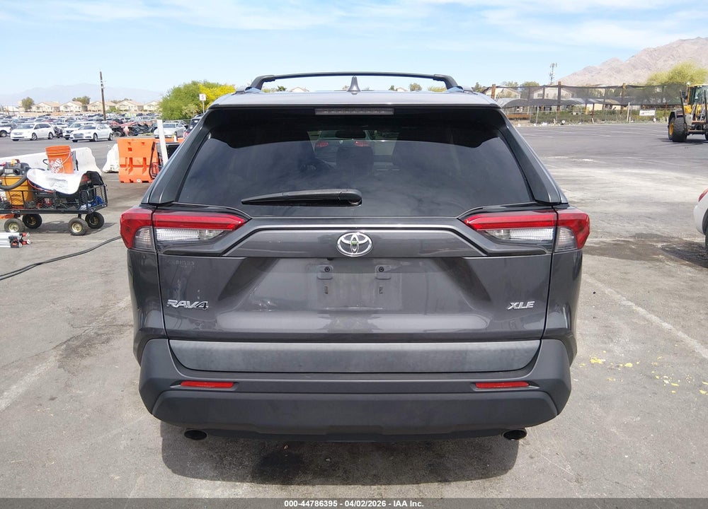 2019 TOYOTA RAV4 XLE VIN: 2T3W1RFV3KW030400