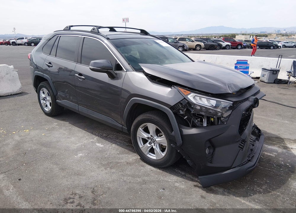 2019 TOYOTA RAV4 XLE VIN: 2T3W1RFV3KW030400
