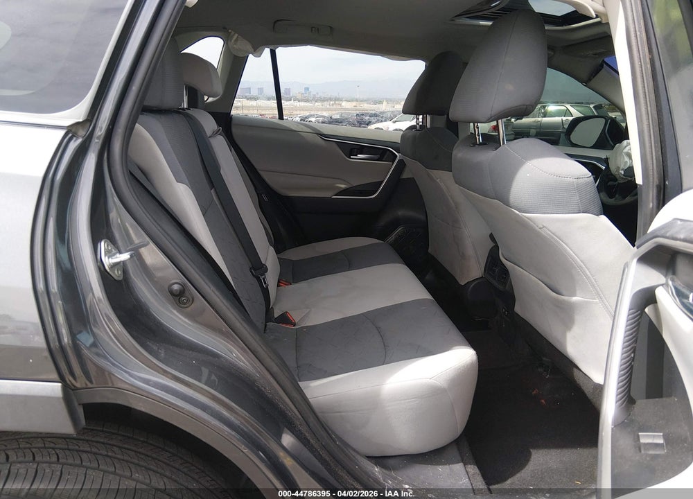 2019 TOYOTA RAV4 XLE VIN: 2T3W1RFV3KW030400