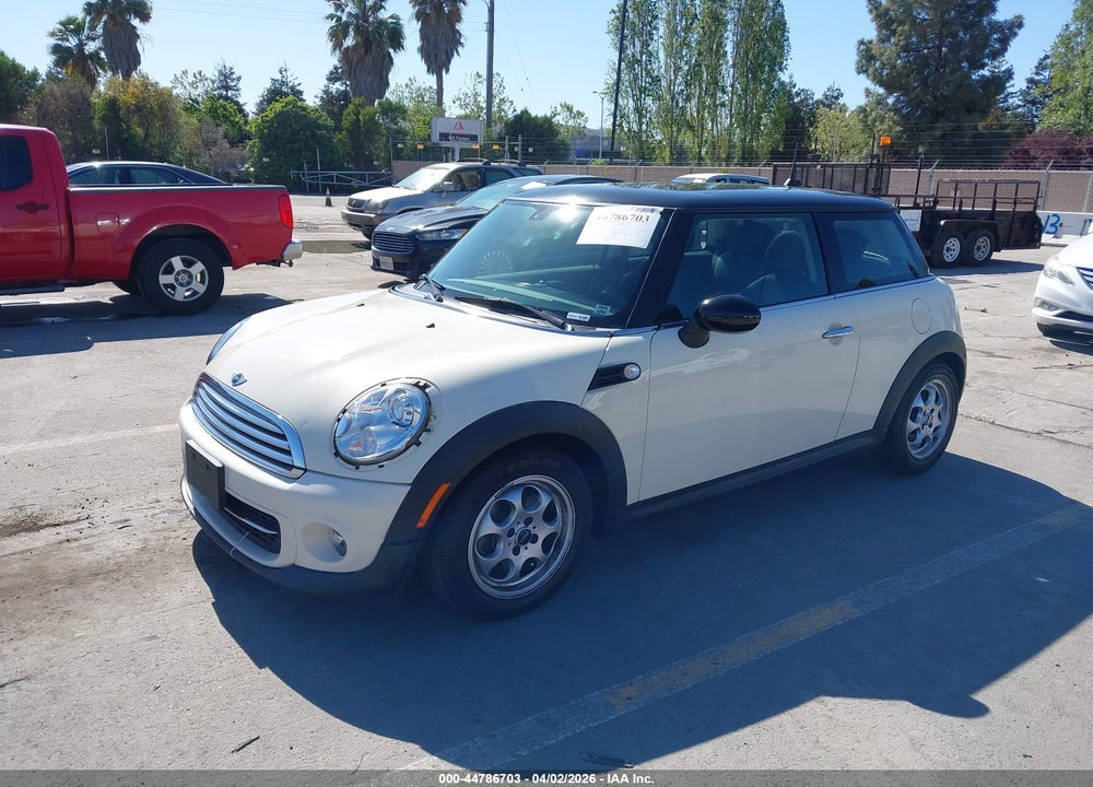 2013 MINI COOPER HARDTOP VIN: WMWSU3C50DT375202