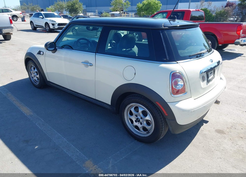 2013 MINI COOPER HARDTOP VIN: WMWSU3C50DT375202