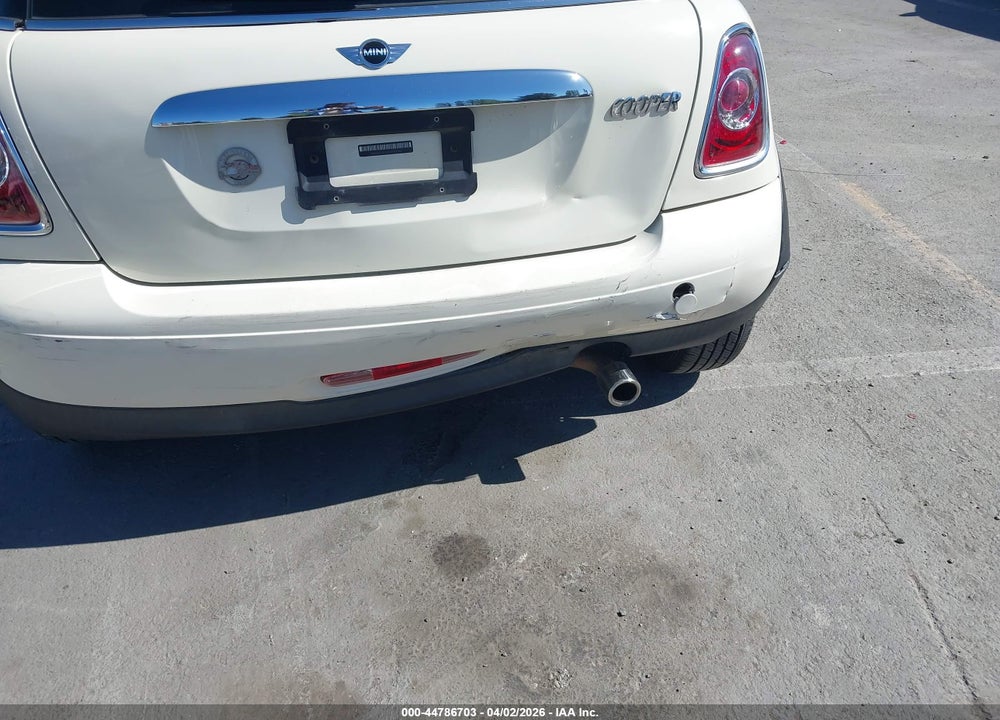 2013 MINI COOPER HARDTOP VIN: WMWSU3C50DT375202