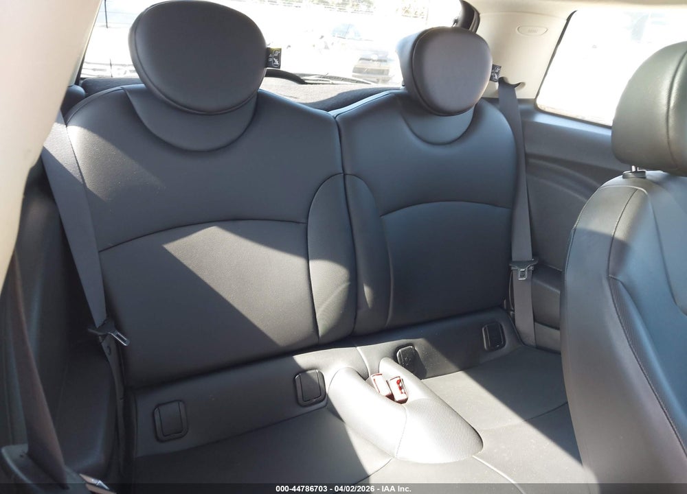 2013 MINI COOPER HARDTOP VIN: WMWSU3C50DT375202
