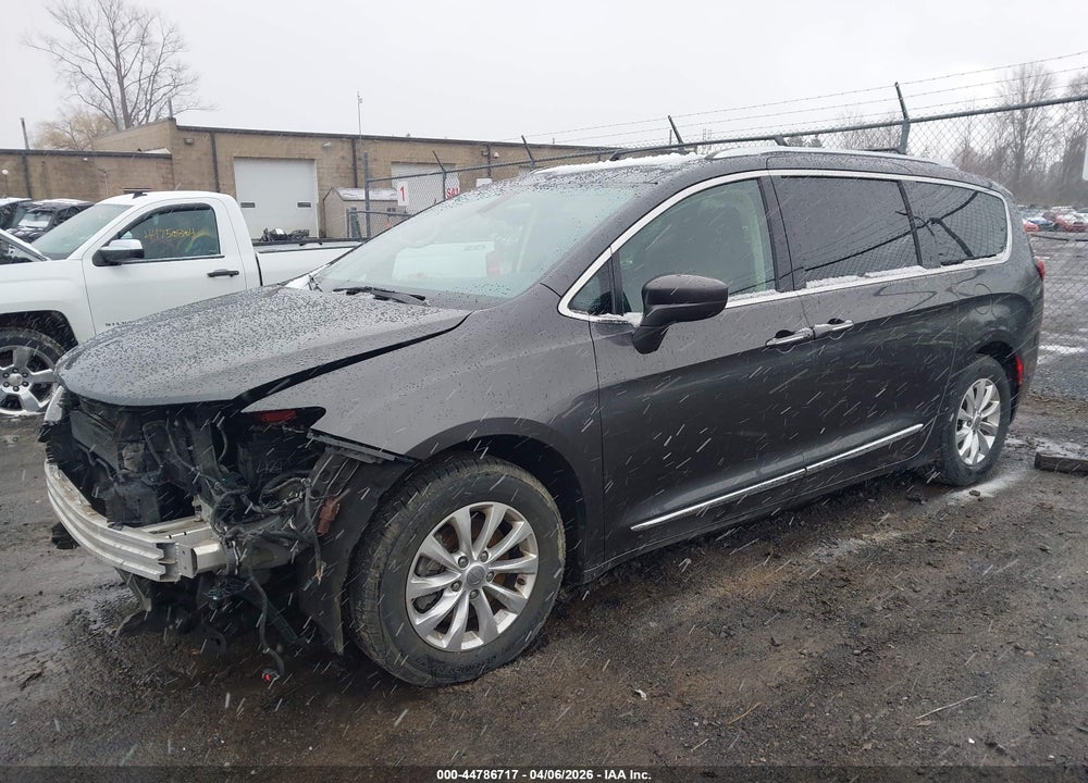2018 CHRYSLER PACIFICA TOURING L VIN: 2C4RC1BG8JR144031