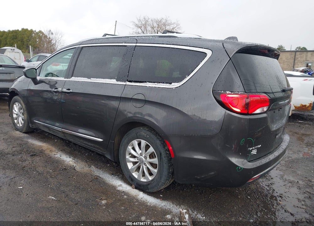 2018 CHRYSLER PACIFICA TOURING L VIN: 2C4RC1BG8JR144031