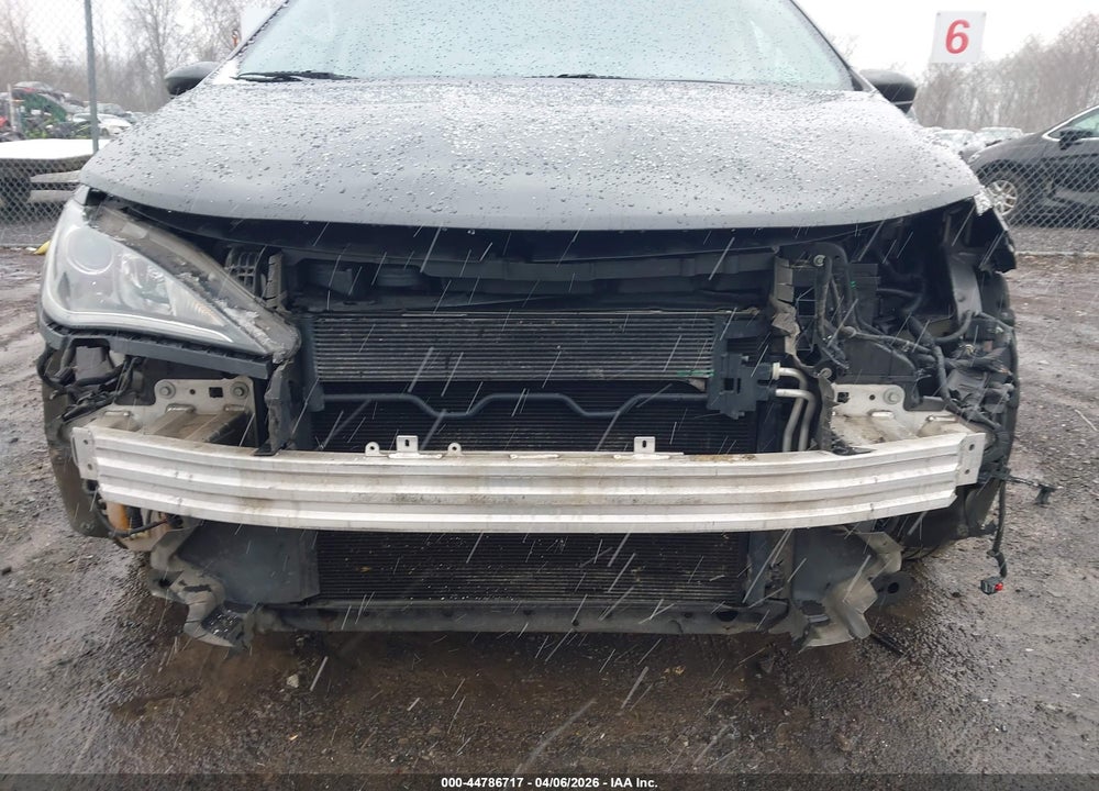 2018 CHRYSLER PACIFICA TOURING L VIN: 2C4RC1BG8JR144031