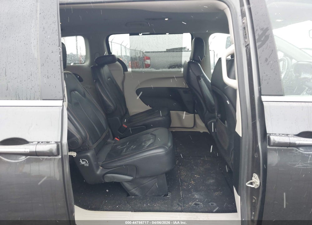 2018 CHRYSLER PACIFICA TOURING L VIN: 2C4RC1BG8JR144031